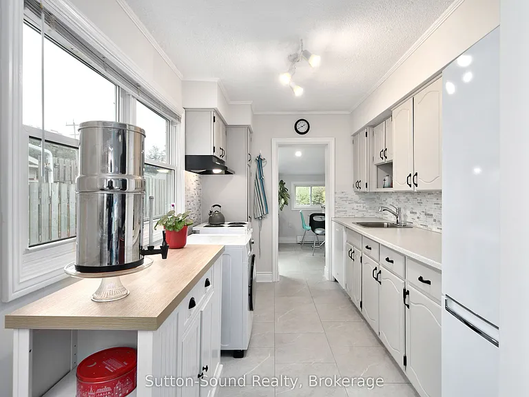 785 7th St E — Photo 9