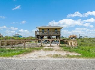 377 W Misty Oak Ln, Rockport, TX 78382