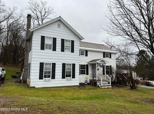 36 Pine St, Granville, NY 12832