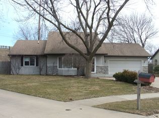 570 Meadows Rd S, Bourbonnais, IL 60914