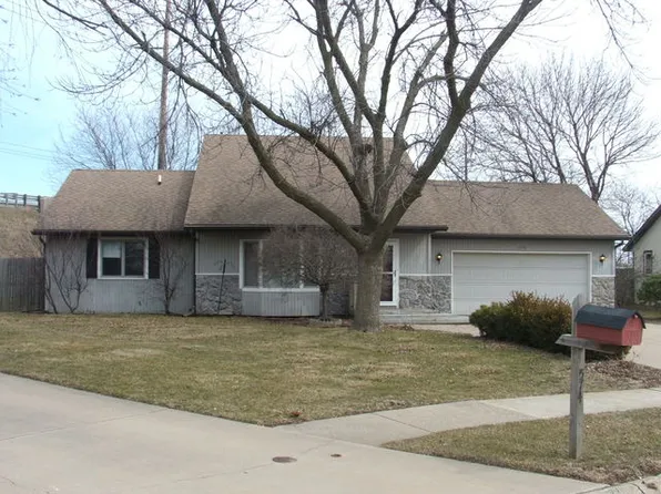 570 Meadows Rd S, Bourbonnais, IL 60914