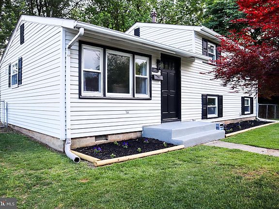 3rd image of 13 Cherry Ln