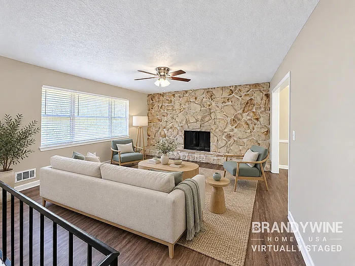 3 bed, 2.5 bath, 1184 sqft, $1,770 — Photo 3