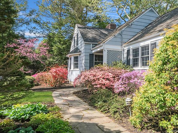 3rd image of 194 Huntington Bay Road