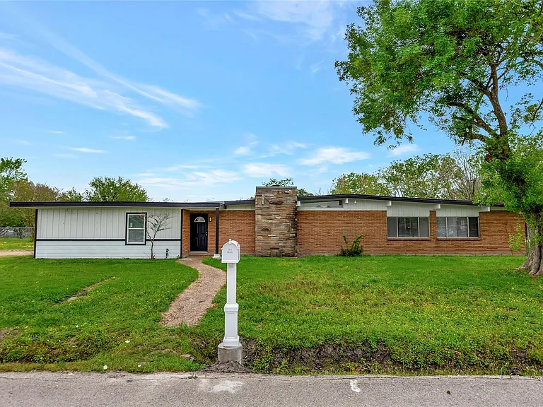 9010 Freeland St — Photo 18
