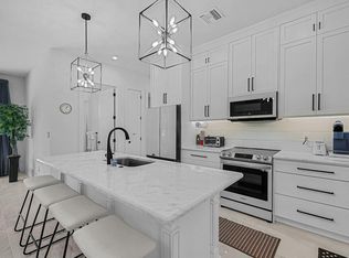 2499 Pine St, Naples, FL 34112