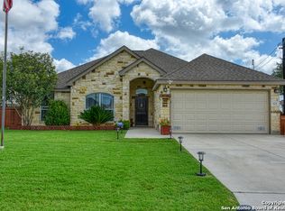 121 Parkcrest, Floresville, TX 78114