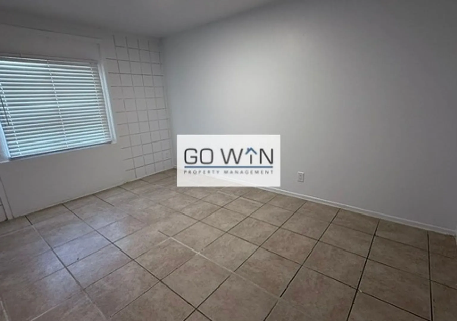 2018 W Cactus Rd — Photo 4