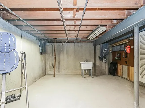 38 Bleeker Place image 29 of 35