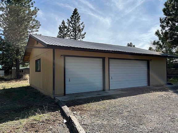 3rd image of 687-865 Hemlock Way