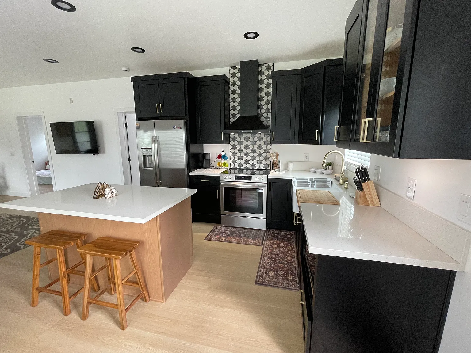 2 bed, 900 sqft, $2,500 — Photo 2