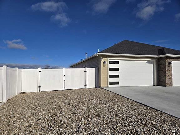 2nd image of 1455 Castile Dr