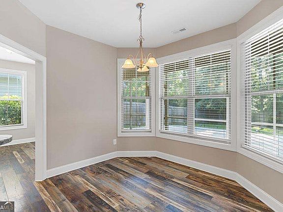 5th image of 16 Round Rock Cir NE