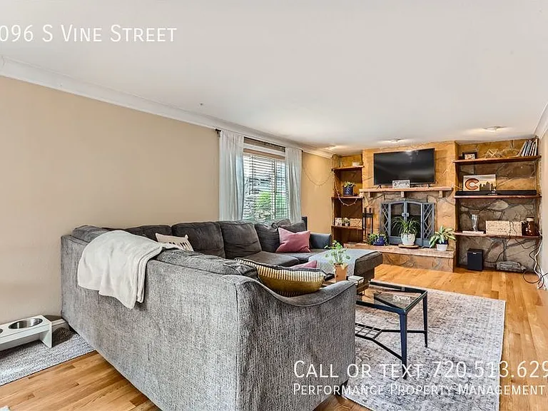 1096 S Vine St — Photo 16