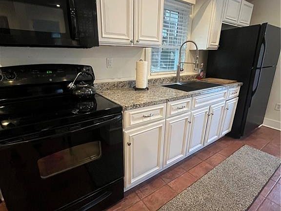 5th image of 554 E Main Rd