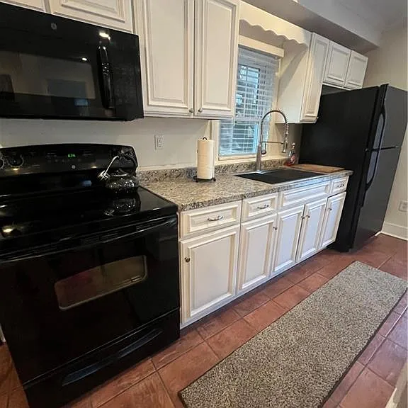 554 E Main Rd — Photo 5