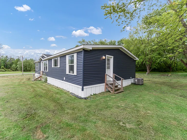6037 Route 5 — Photo 43