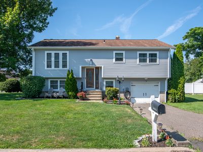 2 Goldfinch Lane, Naugatuck, CT, 06770