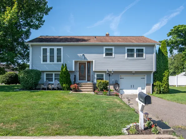 2 Goldfinch Lane, Naugatuck, CT 06770