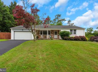 1450 Stephen Rd, Meadowbrook, PA 19046