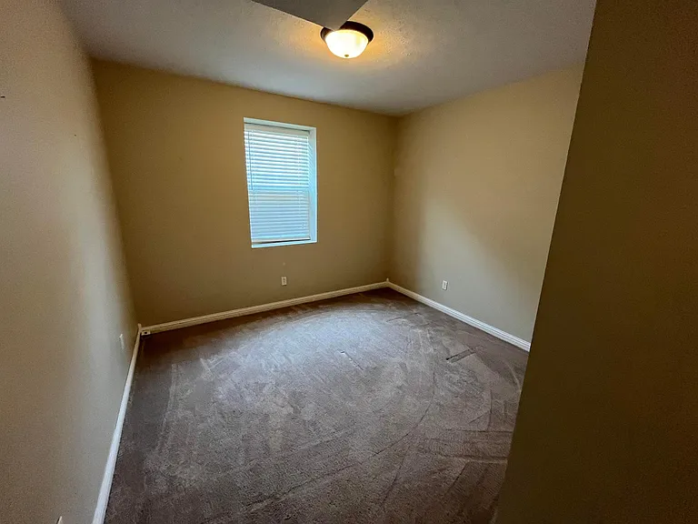 1936 Heathrow Dr — Photo 26