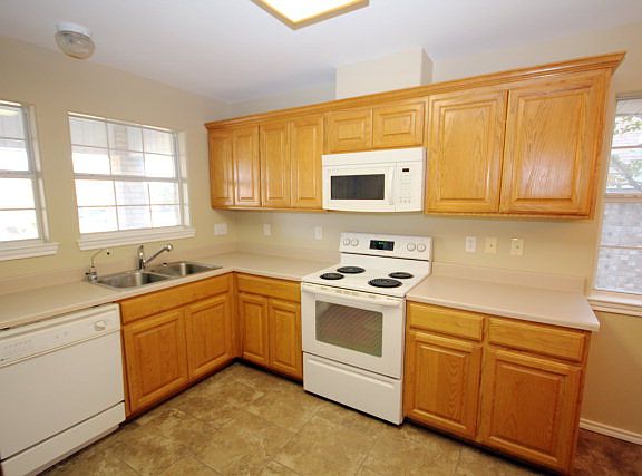 4th image of 208 Coronado Cir