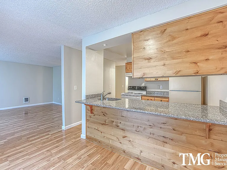 Cambria Apartments — Photo 15