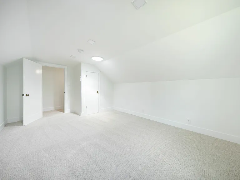 2527 NE 110th St #A — Photo 14