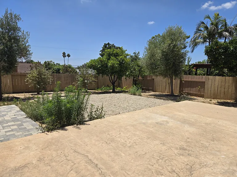 6925 Hyde Park Dr — Photo 24