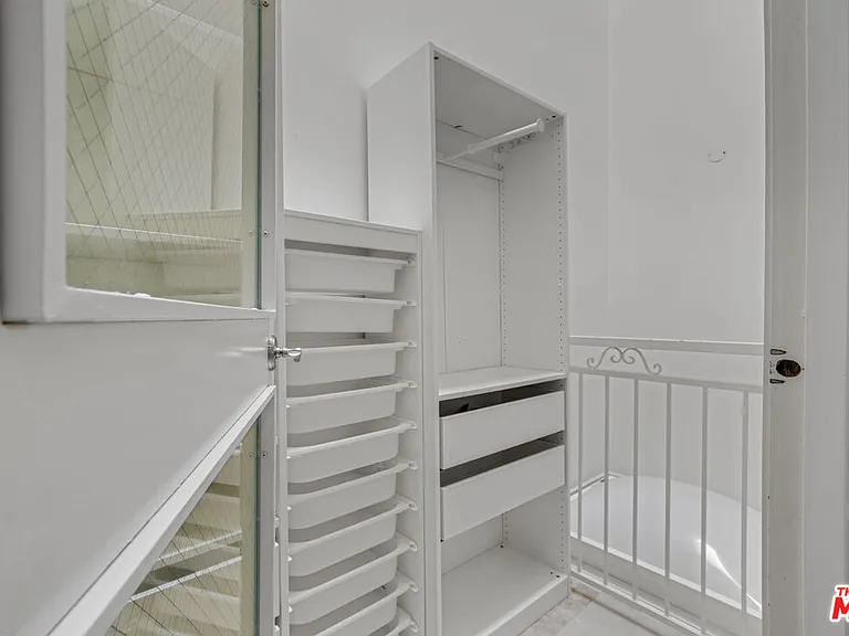132 S Maple Dr #201 — Photo 13
