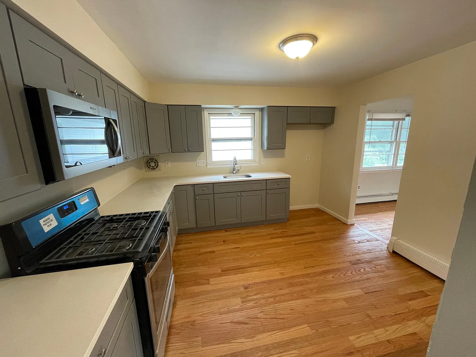 3 bed, 1200 sqft, $3,000 — Photo 2