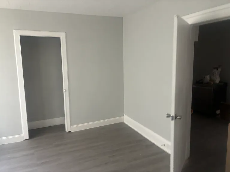 1573 Aberdeen Ave — Photo 2