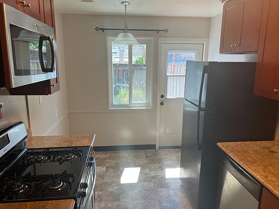 4th image of 374 Kuehnis Dr