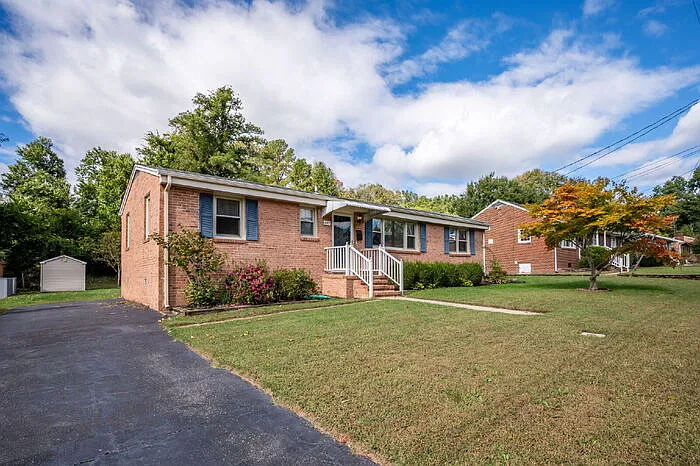 3 bed, 1.5 bath, 1188 sqft, $1,895 — Photo 3