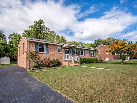 3rd image of 607 Old Town Dr