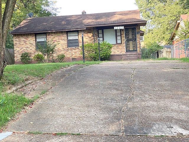 2nd image of 1247 Rutland Rd