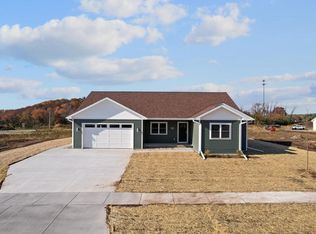 511 Roosevelt St, Baraboo, WI 53913