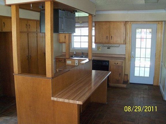 4th image of 173 Oak D St