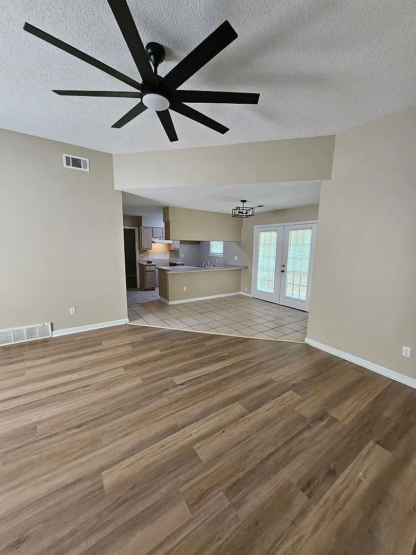 4 Success is now offering this spacious 3 bedroom home. — Photo 3