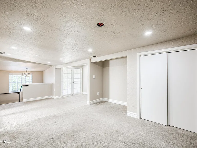 715 E Robinson Ave — Photo 42