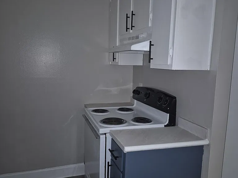 2810 S Poplar St #8 — Photo 6
