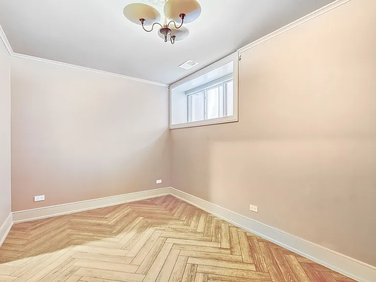 2704 W Argyle St #G — Photo 13
