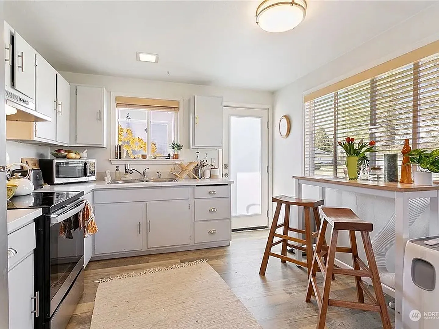 Remodeled Duplex, Cute Neighborhood, Close to Schools — Photo 4