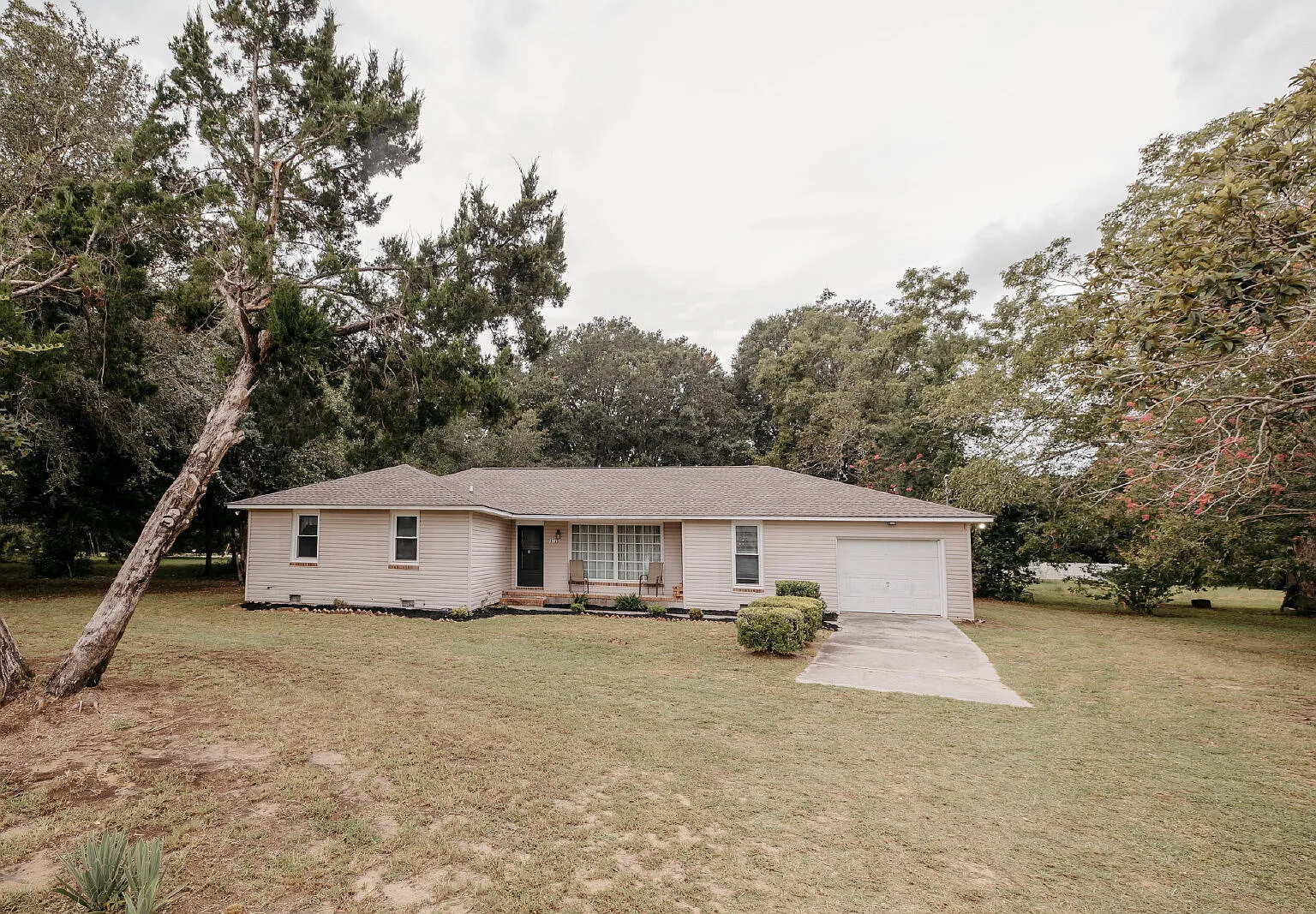 4 bed, 2.5 bath, 2006 sqft, $3,600 — Photo 2