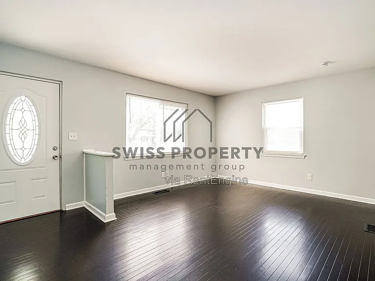 3381 Norwood St — Photo 2
