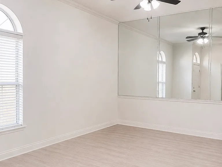 6053 Toulouse Dr — Photo 5