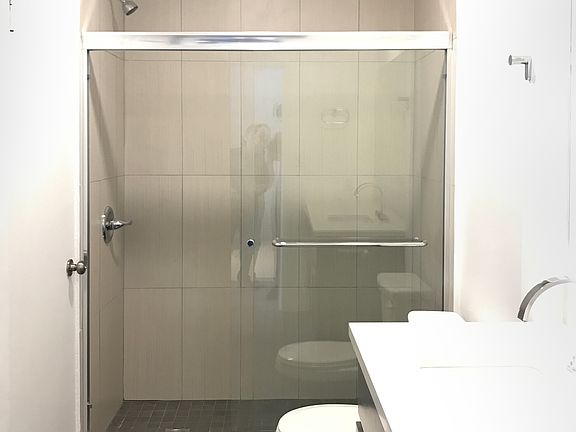 5th image of 1601 N Poinsettia Pl #314