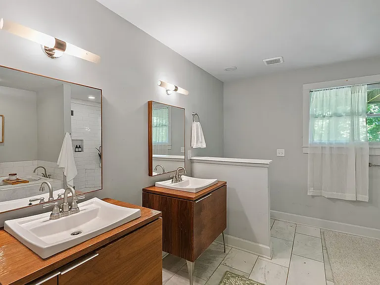 1815 Forest Ave — Photo 16