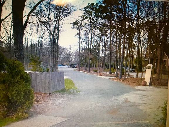 2nd image of W Montauk Hwy