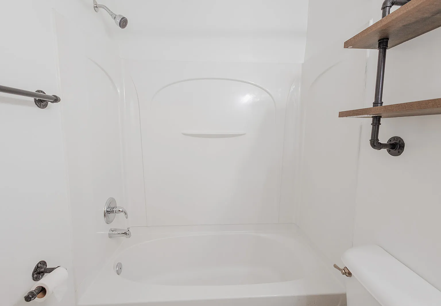 3 bed, 1088 sqft, $2,400 — Photo 3